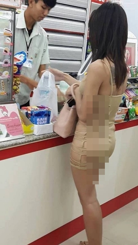 Hay nickname T.T.T bình luận rằng: "Thế hóa ra đây là ví dụ minh họa cho câu chuyện "đẹp mà không đẹp" đấy à. Ban đầu nhìn qua thì có vẻ cuốn hút và sắc nét đấy, cơ mà nhìn kỹ lại thì phô phang quá, không ổn tí nào. Các bạn gái lấy đó làm gương mà tiết chế nhé, sợ lắm cơ!".