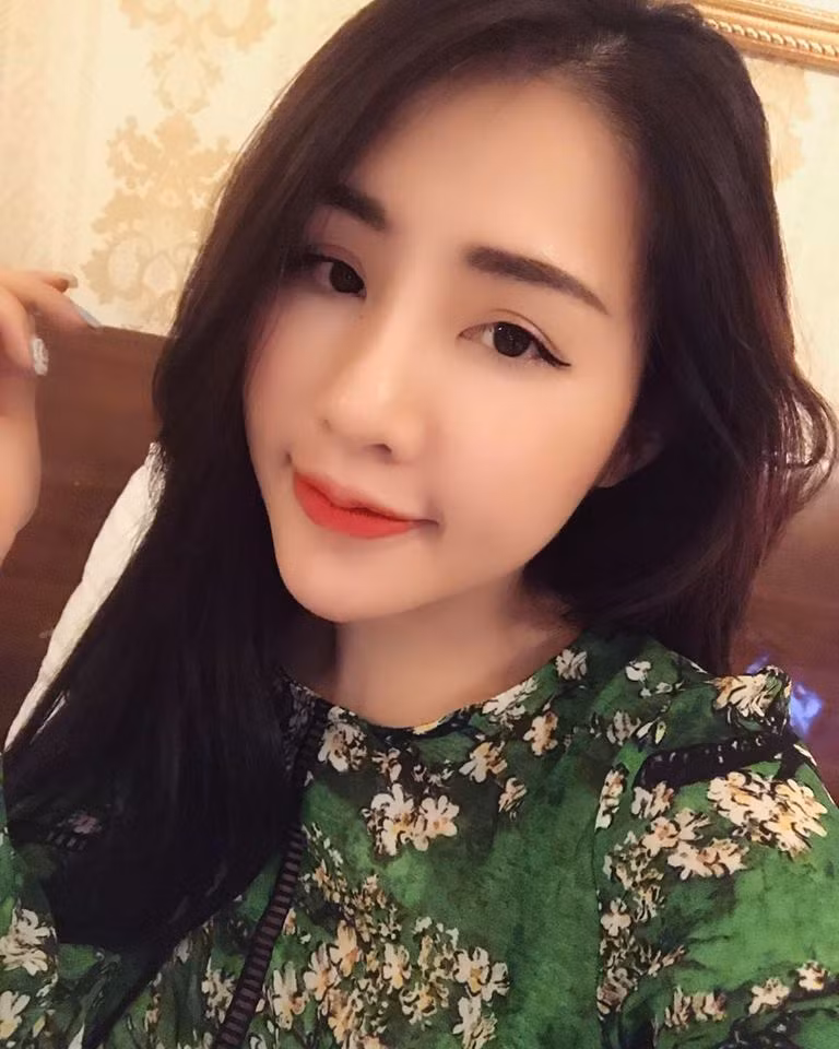 Theo như tiết lộ của Mỹ Duyên mỗi tháng cô nàng đều đặn thu về khoảng khoảng 90 triệu đồng, những tháng Tết, lễ hội con số còn tăng lên đến hơn 100 triệu.