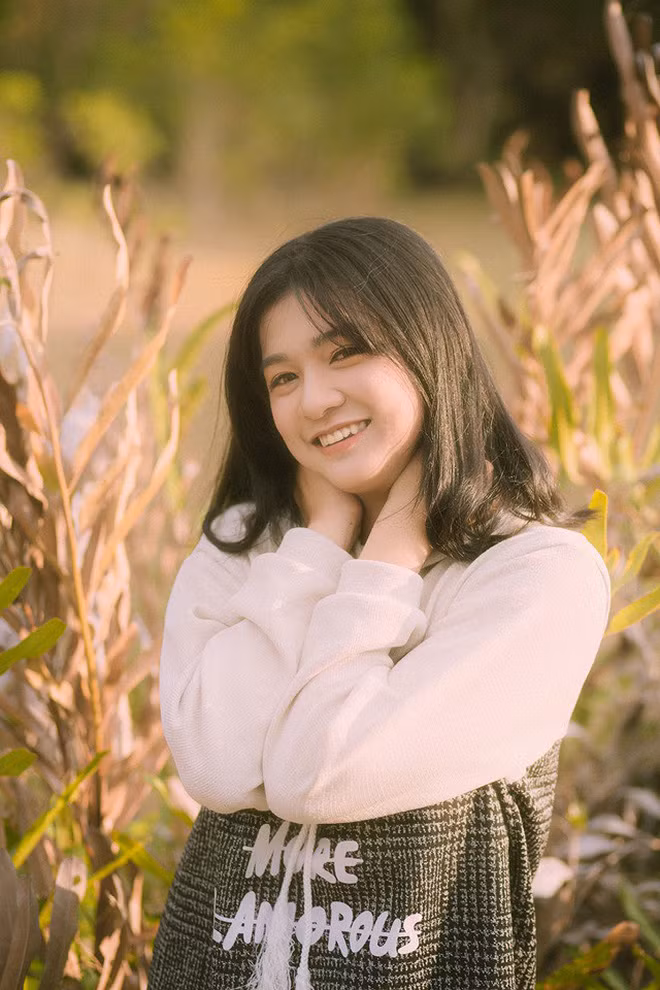 Những lúc rảnh rỗi, Thiết thường phụ bố mẹ bán hàng, không thì sẽ coi phim nghe nhạc hay tập đàn guitar.