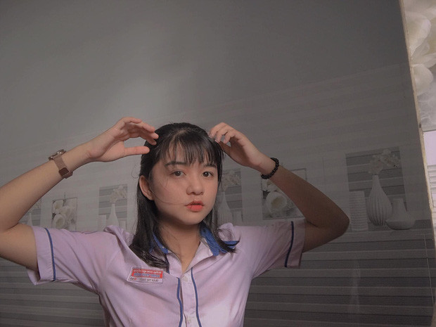 Thậm chí có bạn nữ còn vô hẳn Facebook mình nói lời thô tục nữa. Nói chung là mình cũng hụt hẫng đôi chút, tuy nhiên sau thì lại bình thường vì người ta muốn nói gì kệ người ta thôi, mình không làm gì sai là được" nữ sinh 2K2 chia sẻ thêm.