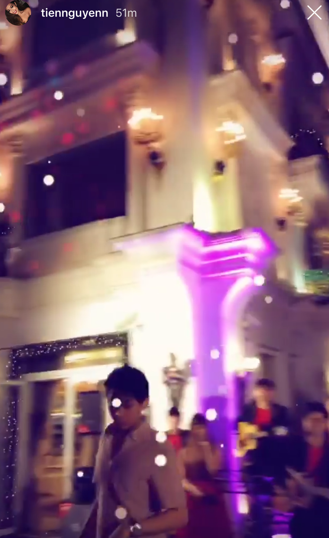 Những thành viên con nhà giàu như Tiên Nguyễn và Hiếu Nguyễn, con cưng của ông Johnathan Hạnh Nguyễn, tiệc Noel với hai Rich Kid này đâu đơn giản chỉ là gặp mặt bạn bè và lê la quán xá giản dị.