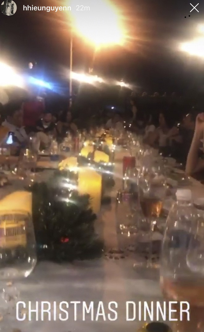 Hiếu Nguyễn có bữa tiệc Giáng sinh vô cùng tuyệt vời và sang chảnh.