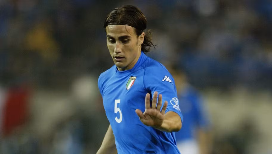 Đá cặp trung vệ với Paolo Maldini trong đội hình của Ronaldo đó là người đồng đội tại ĐT Italia - Fabio Canavaro. Chính cầu thủ này là chốt chặn an toàn giúp ĐT Italia và CLB Juventus chinh phục nhiều chức vô địch danh giá trong lịch sử bóng đá thế giới.