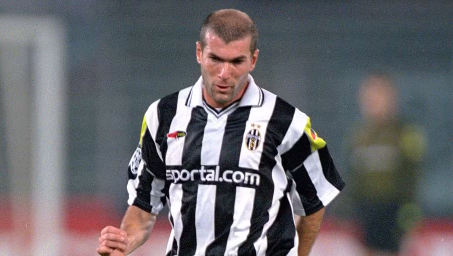 Zidane đã cùng Ronaldo làm nên một thế hệ Galaticos oai hùng cho Real Madrid và sự ăn ý giữa bộ đôi này đem về cho CLB Hoàng gia Tây Ban Nha không biết bao danh hiệu lớn nhỏ từ giải quốc nội đến đấu trường châu Âu.