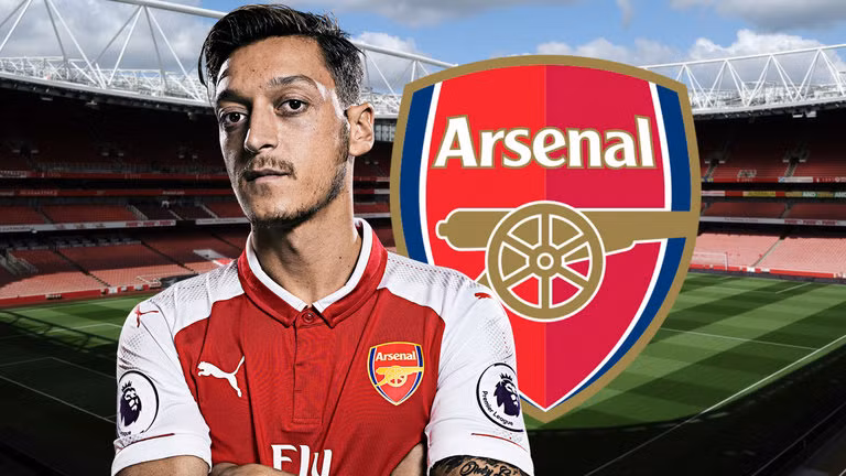 Giao kèo hiện tại giữa Mesut Ozil và Arsenal sẽ hết hạn vào cuối mùa 2017/18 và giờ anh có thể tự do đàm phán với các đội bóng ngoài nước Anh.