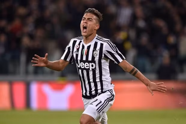 Không những tỏa sáng ở Seria A, Dybala còn ghi dấu ấn nổi bật ở đấu trường danh giá như Champions League. Bàn gỡ hòa 2-2 trong trận đấu với Bayern của Dybala giúp cho Juventus thoát khỏi trận thua bẽ mặt trên sân nhà, qua đó thắp lại chút tia hy vọng cho Bà đầm già ở lần tái ngộ quyết định trên sân Allianz Arena của Hùm xám.