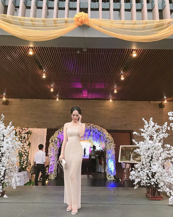 Nhiều người đã "truy tìm" ra thông tin về bạn gái của cầu thủ Minh Vương. Có vẻ như cô nàng này tên là Nguyên Nguyên, từng sống ở Pleiku nhưng hiện tại đang ở Mỹ.