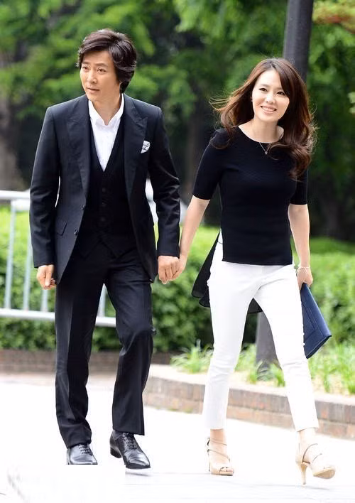 Tuy nhiên, năm 2014, Choi Soo Jong dính “nghi án” đánh vợ. Sau đó, khi tham gia một chương trình truyền hình, Choi Soo Jong thừa nhận đánh vợ nhưng đó chỉ là một “sơ xuất khi quá chén”. Vụ việc khiến hình ảnh của nam diễn viên bị ảnh hưởng khá nhiều.