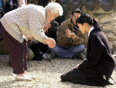 Không dừng ở đó, một loạt scandal lại tiếp tục nổ ra và mới đây nhất là việc cô bị tòa tuyên phạt 8 tháng tù giam, 2 năm tù treo và khoản tiền phạt tương đương 85 triệu đồng vì đã thường xuyên sử dụng trái phép chất cấm propofol - một chất thường được dùng trong phẫu thuật giúp giảm đau.