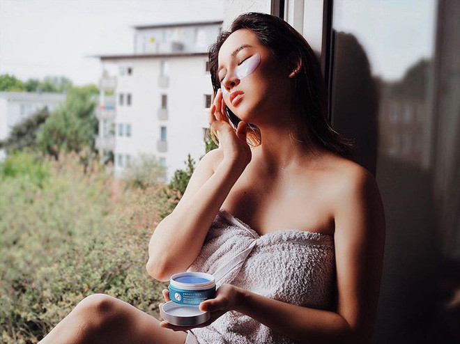 Đặc biệt, vào năm 2017, cô nàng đã được tạp chí Forbes bình chọn là 1 trong 30 gương mặt dưới 30 tuổi có tầm ảnh hưởng về nghệ thuật ở châu Á.