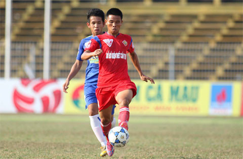 Văn Thắng là chân sút chủ lực giúp Cần Thơ trụ hạng thành công, anh cũng được HLV Miura triệu tập lên ĐTQG Việt Nam dự vòng loại World Cup 2018.