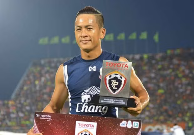 Những đóng góp của Jakkapan Pornsai giúp CLB Suphanburi kết thúc mùa giải ở vị trí thứ 3 và giành suất dự vòng sơ loại AFC Champions League 2016.