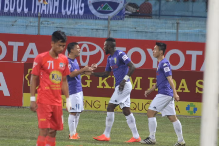 Cong Phuong don sinh nhat buon tai Ha Noi-Hinh-6