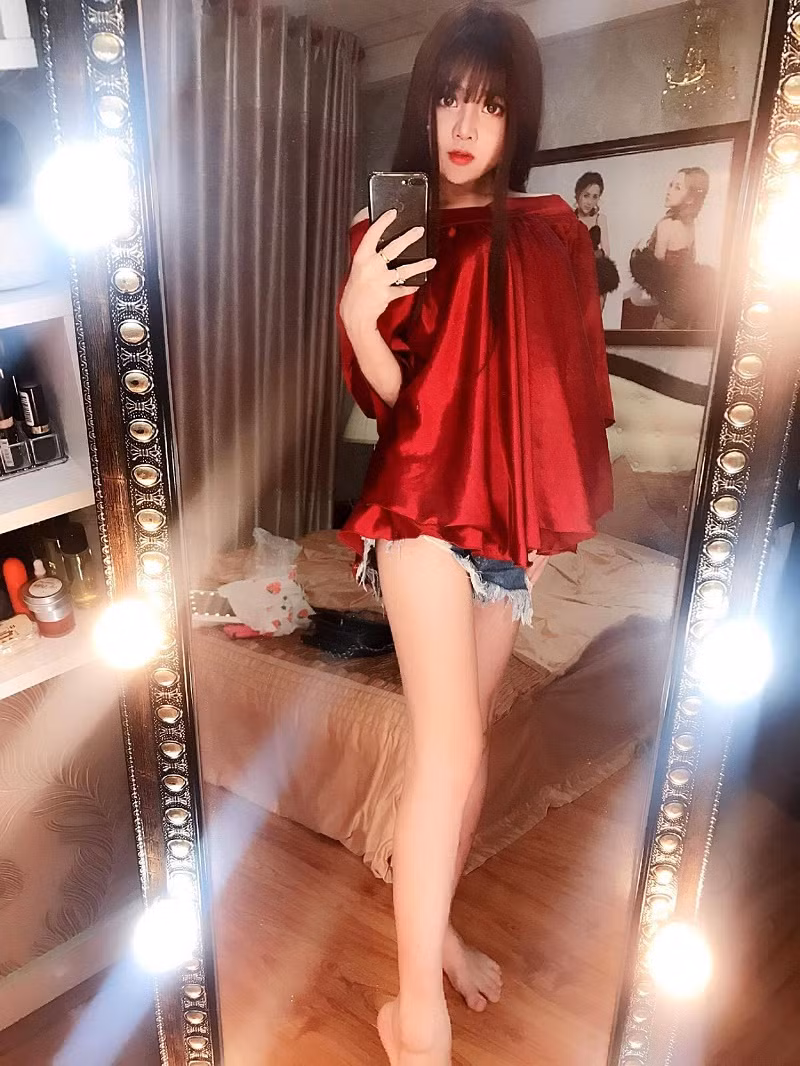 Tâm sự với bạn bè, Quang Hưng từng chia sẻ: "Việc công khai bản thân là điều không hề dễ dàng nhưng mình luôn muốn sống thật nhất với chính mình. Nếu các bạn để ý, qua một vài biểu hiện bên ngoài thì mình đã công khai thẳng thắn về giới tính rồi."