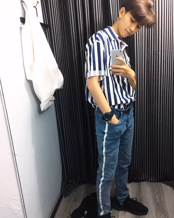 Chỉ sau vài tuần nổi tiếng trên khắp các diễn đàn mạng xã hội, trang facebook cá nhân của Minh Hoàn cũng thu hút tới hàng trăm nghìn lượt người theo dõi. Hiện tại, anh chàng đang có tới gần 200.000 follows, một con số không hề nhỏ so với "tân binh hot Face".