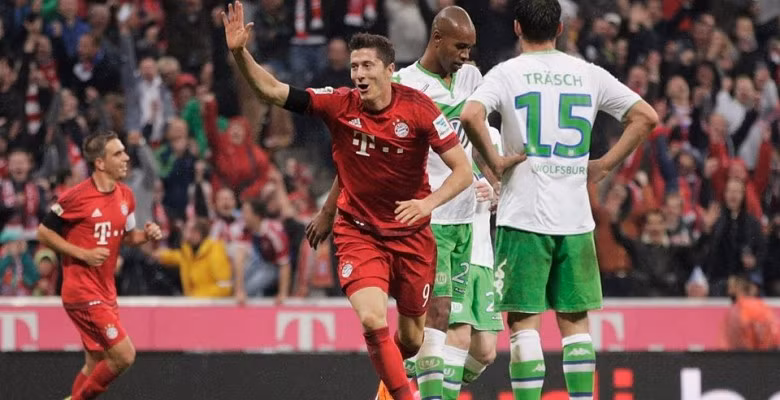 Robert Lewandowski xo do 4 ky luc Guinness trong mot tran dau-Hinh-3