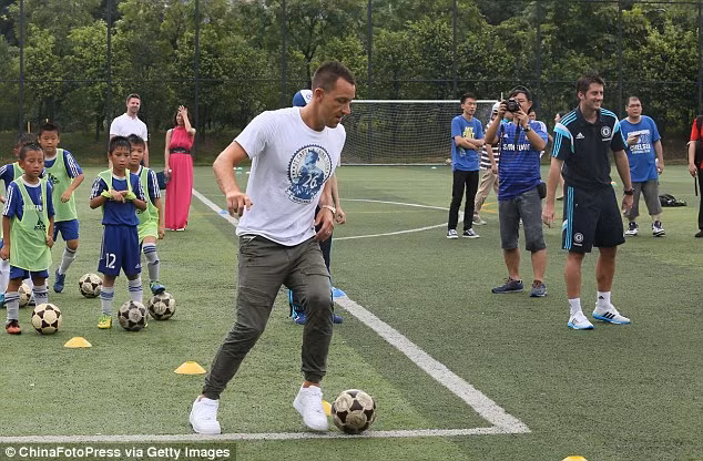  Chuyển nhượng cầu thủ từ The Sun, sau một thời gian suy nghĩ, John Terry cuối cùng cũng đã có được quyết định cuối cùng cho tương lai của mình đó là trở về Chelsea với tư cách HLV trưởng của đội U23.