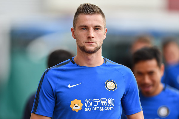 Theo Calcio Mercato, Mourinho rất ưng ý cầu thủ Milan Skriniar và sẽ đưa ra một đề nghị trị giá từ 53 đến 59 triệu bảng để sở hữu trung vệ người Slovakia này vào tháng Giêng.