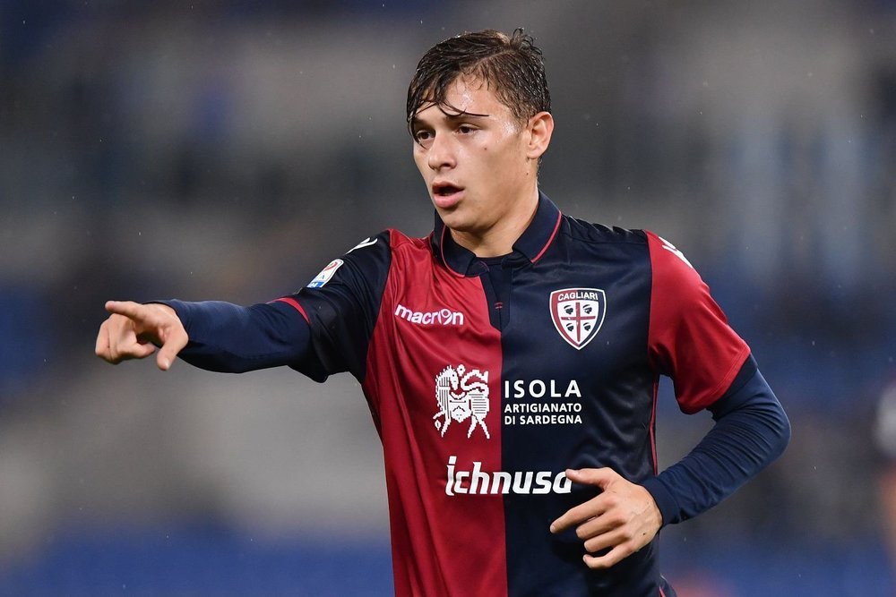 Theo TuttoSports, cả MU, Chelsea, Everton và cả West Ham đều lao mình vào cuộc đua dành chân sút Nicolo Barella của Cagliari.