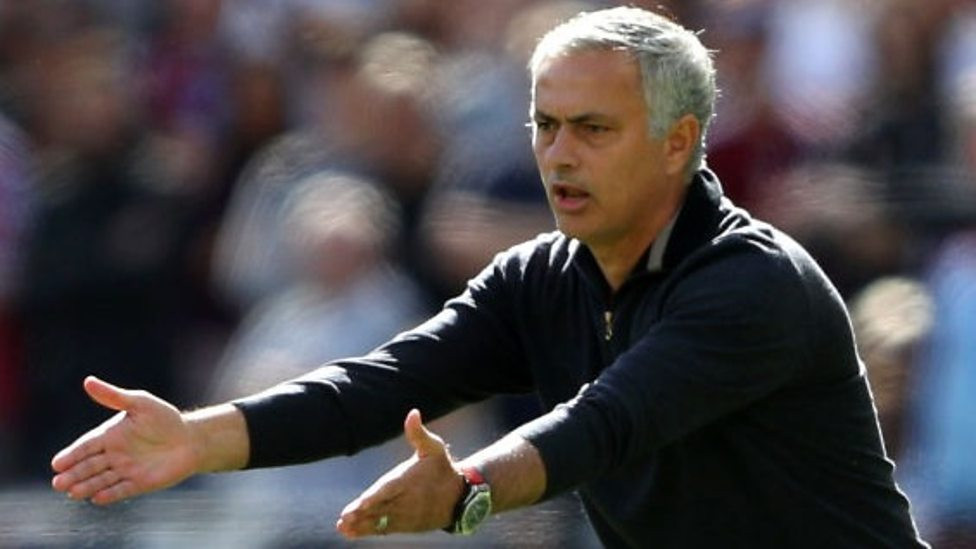 Chuyển nhượng bóng đá từ The Sun, HLV Jose Mourinho có thể bị M.U sa thải trong tuần tới. M.U đã thua 1-3 trước West Ham và chỉ giành được 10 điểm sau 7 vòng đấu đầu tiên của mùa giải.