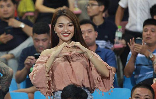 Ngọc Nữ từng xuất hiện trong rất nhiều dịp đội tuyển U23 Việt Nam thi đấu trên sân nhà Mỹ Đình.