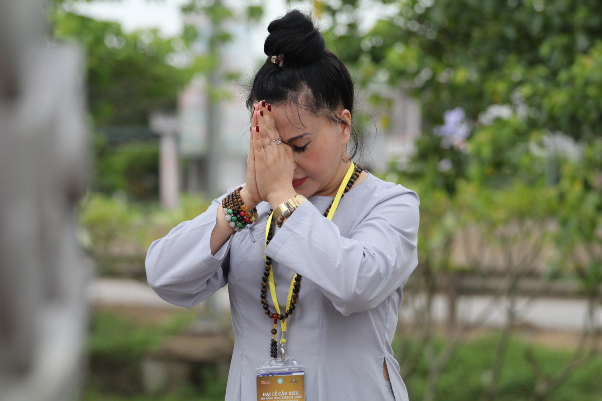 "Khi đi qua cầu Thạch Hãn, tôi đã suýt khóc, tôi và nhiều triệu người dân Việt Nam hiện tại đã được hưởng thành quả của các chiến sĩ anh hùng của đất nước. Còn họ thì mãi mãi nằm lại với mảnh đất đầy đau thương trong quá khứ này. Tuy nhiên, con người thì sinh tử bất kì nhưng số mệnh của các liệt sĩ đã để lại cho con cháu nền độc lập như ngày nay. Tôi cũng rất vui khi được trở về bên dòng sông Thạch Hãn và sau dịp này, khi quay lại với công việc, chắc chắn tôi sẽ có thêm những ý tưởng, các sáng tạo để ra mắt các sản phẩm nghệ thuật tiếp theo".