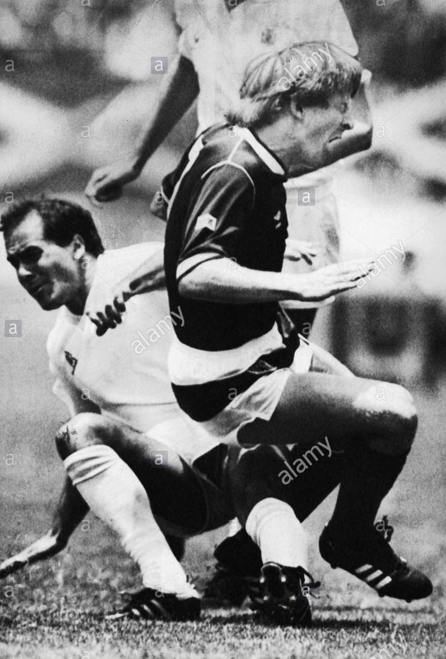 Pha vào bóng của Jose Batista đã trở thành cầu thủ nhận thẻ đỏ nhanh nhất lịch sử các vòng World Cup.