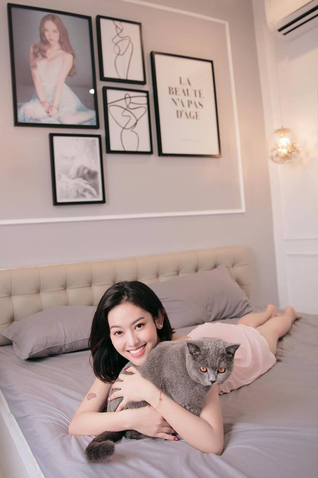 Dưới phần bình luận, rất nhiều người đã bảo Thuý Vi rằng đừng nên kiêu căng, tự mãn như thế. Cũng có những người thẳng thắn để lại bình luận "Nếu Vi kiếm được tiền nhiều và chân chính thì mình mừng cho Vi. Nhưng một người đi lên từ tai tiếng như bạn thì không có tư cách dạy người khác kiếm tiền".