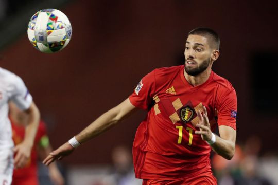 Arsenal sẽ xúc tiến thương vụ với tiền vệ Yannick Carrasco nếu tiền vệ người Bỉ chịu cắt giảm mức lương khổng lồ mà mình đang nhận.