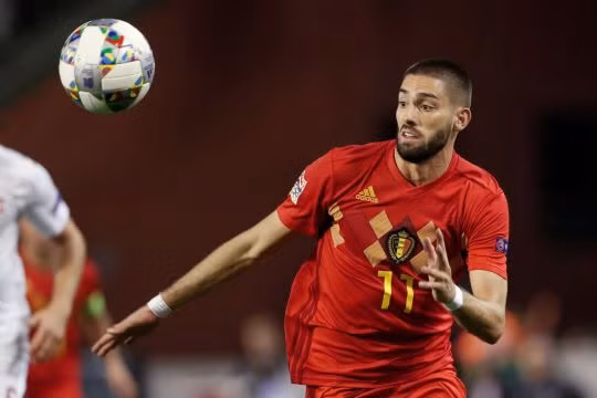 Arsenal sẽ xúc tiến thương vụ với tiền vệ Yannick Carrasco nếu tiền vệ người Bỉ chịu cắt giảm mức lương khổng lồ mà mình đang nhận.