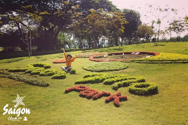 Thảm thực vật xanh cùng những đồi cỏ khiến Làng cù lần Đồng Nai thu hút được sự quan tâm đặc biệt của nhiều du khách.