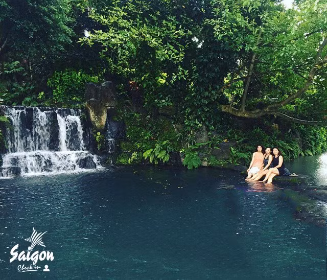 " Làng cù lần" tại Đồng Nai là địa điểm xả hơi cuối tuần cực hot được giới trẻ Sài thành nói chung và các tỉnh lận cận nói chung nhắc đến và chụp ảnh check-in ở đây khá nhiều. Ảnh sử dụng trong bài: Facebook Sài Gòn Check-in.