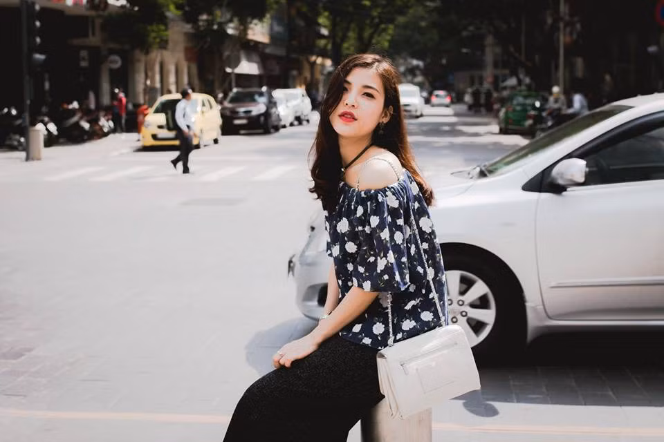 Sở hữu gương mặt đẹp, chiều cao lý tưởng cùng style ăn mặc cực phong cách, Tường Vy thi thoảng cũng nhận lời trở thành người mẫu ảnh cho các shop thời trang. Ảnh trong bài: FBNV.