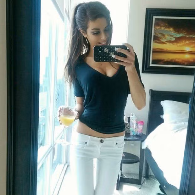 Nghề người mẫu nội y vốn nhiều thị phi, nhưng bà mẹ đơn thân 9X Juli Annee vẫn bỏ ngoài tai tất cả để tiếp tục sống với đam mê và hình tượng mà cô theo đuổi từ nhỏ.