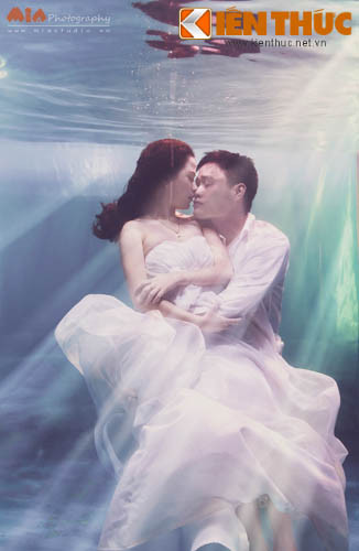 Rồi cô bé Mai ngày ấy cũng trở thành thiếu nữ và bước vào cấp 3, khi ấy cô gái mới nhận ra mối quan tâm lặng lẽ của Công. Những câu hỏi han ban đầu đã khiến hai người gần nhau hơn.