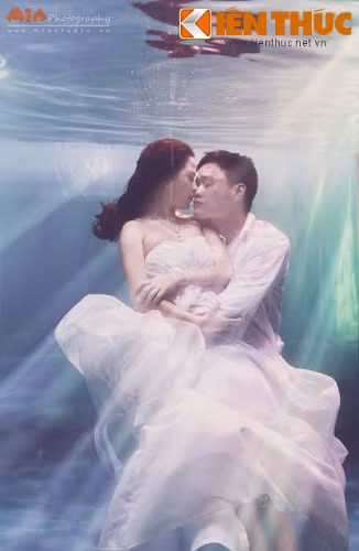 Rồi cô bé Mai ngày ấy cũng trở thành thiếu nữ và bước vào cấp 3, khi ấy cô gái mới nhận ra mối quan tâm lặng lẽ của Công. Những câu hỏi han ban đầu đã khiến hai người gần nhau hơn.