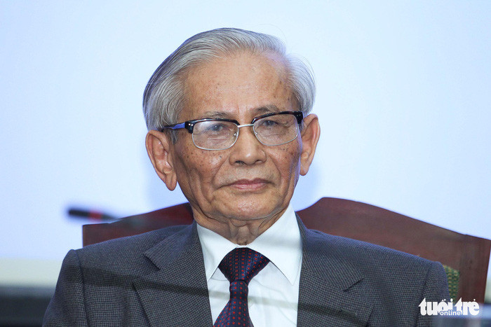 S Phan Huy Lê - Ảnh: NGUYỄN KHÁNH