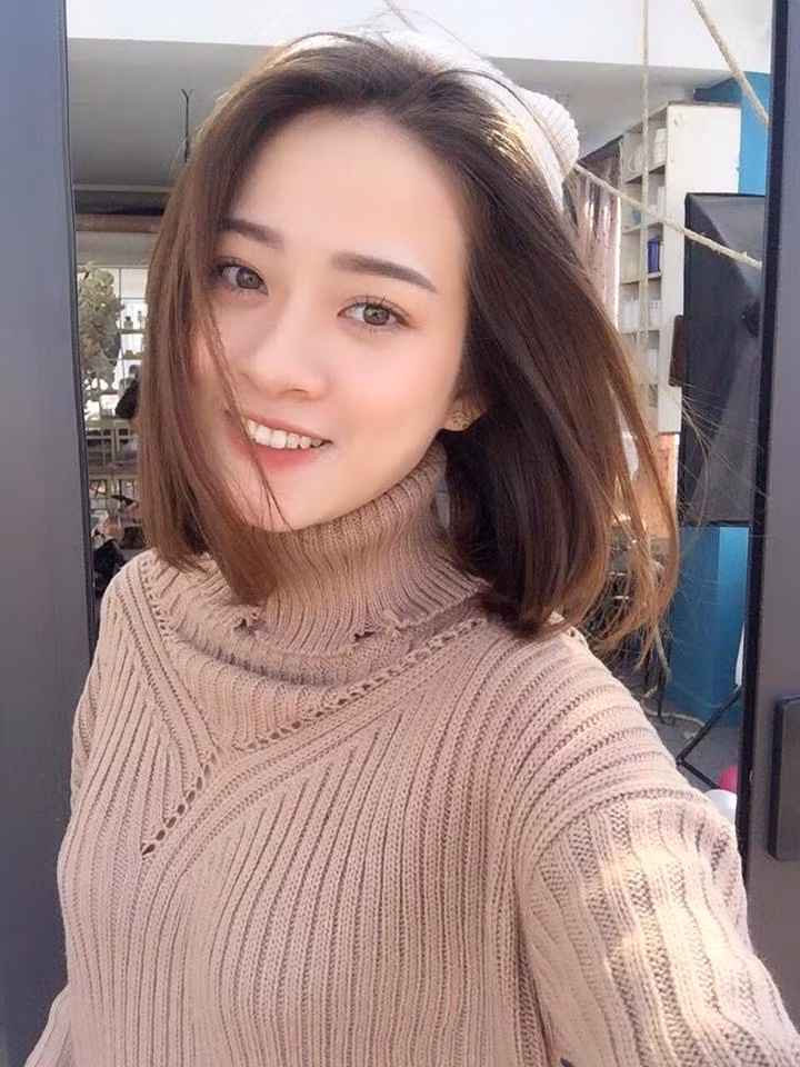 Nếu nhìn vào trang cá nhân của Mai Anh không thiếu những bức ảnh mà cô nàng này sở hữu góc mặt giống Chi Pu tới tỷ lệ 1:1. Sẽ rất bất ngờ với những người gặp cô nàng 9X Hà Nội này lần đầu và họ sẽ bị nhầm lẫn.