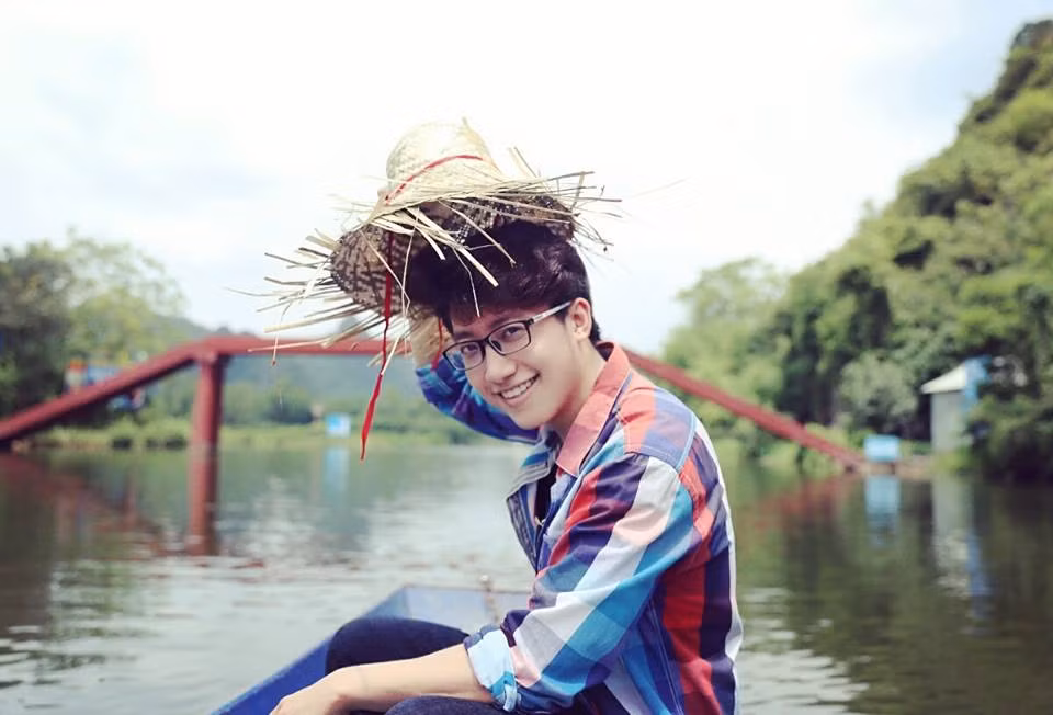 Dạo qua trang Facebook của Vũ Quang, chắc chắn nhiều fan nữ sẽ phải rú lên khi chiêm ngưỡng những bức ảnh và thầm ao ước được trở thành "người thương" của anh chàng bác sĩ đẹp trai này.