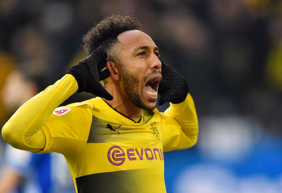 Theo Calciomercato, Pierre-Emerick Aubameyang là ƯCV nặng ký nhất mà Wenger muốn đưa về sân Emirates để thay Sanchez trên hàng công. Ảnh: Calciomercato