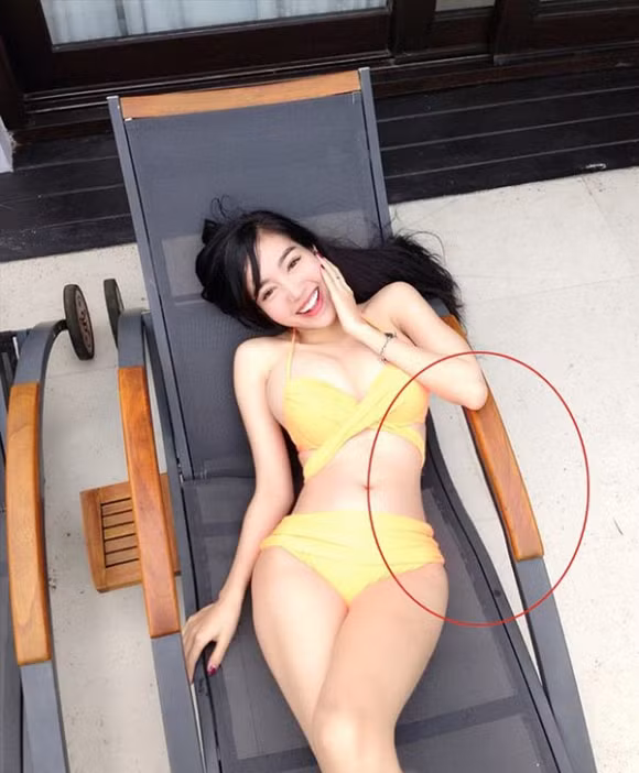 Đến chiếc thành ghế bằng kim loại cũng bị hot girl 8X này bóp cong bằng siêu năng lực của mình.