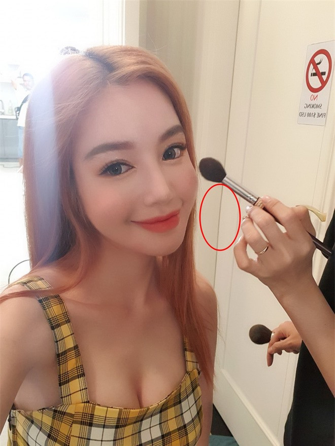 Thực tế, đây không phải lần đầu tiên Elly Trần gây chú ý với hình ảnh được bóp méo đến mức kỳ cục. Vốn là người rất thường xuyên đăng hình ảnh lên trang cá nhân.