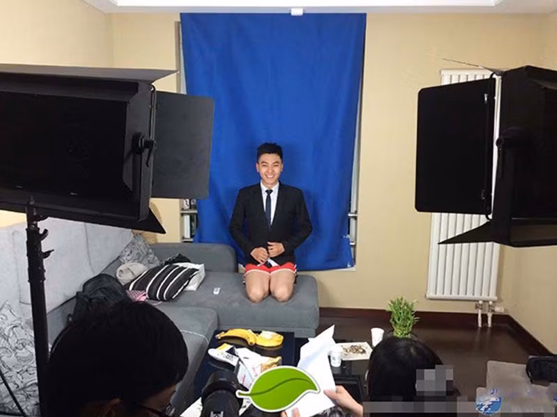 Khi họ lên sóng vẻ tự tin vẫn hoàn có đủ nhưng phần dưới thì hơi thoáng mát.