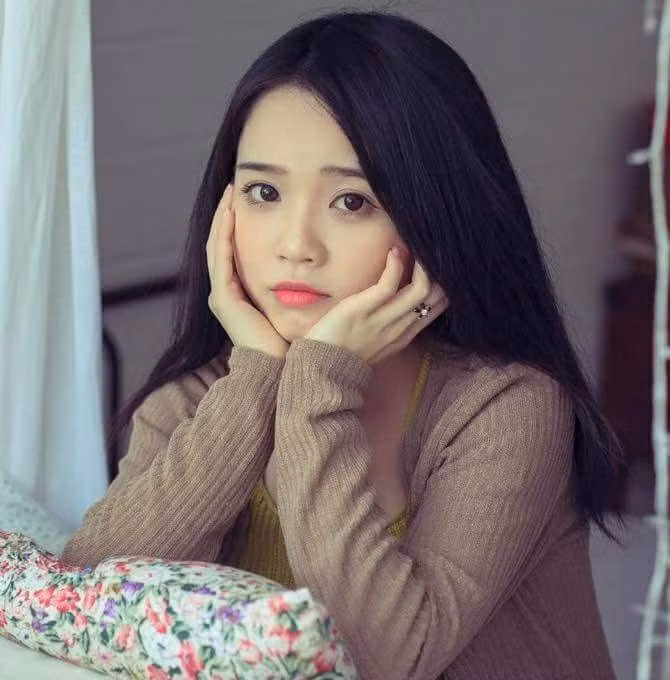 Ái Vi sau khi tốt nghiệp Cao đẳng Văn hóa Nghệ thuật và Du lịch Sài Gòn, cô bạn này hi vọng sẽ nộp hồ sơ xin việc làm tại một công ty văn phòng theo đúng chuyên ngành mình học. Ảnh trong bài: FBNV.