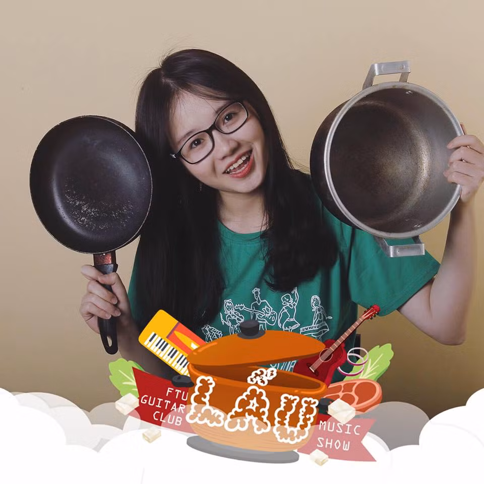 Huyền Minh chia sẻ: "Lần đầu xa nhà, đi làm thêm, tự làm mọi thứ một mình, từ việc học đến chi tiêu cho cuộc sống, em thấy nhớ và thương cha mẹ nhiều hơn. Bên cạnh đó, được gặp nhiều người giỏi hơn, em cũng tự thấy mình nhỏ bé".