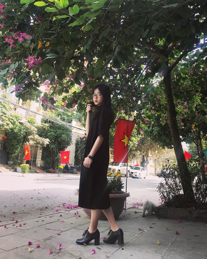 "Khi đó chắc chắn em sẽ phải chăm chút nhiều hơn đến ngoại hình", Huyền Minh vui vẻ chia sẻ thêm.