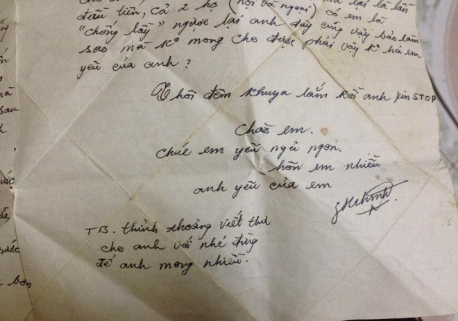 Ngày xưa khi công nghệ chưa phát triển, các bậc phụ huynh thường "thả thính" nhau qua những bức thư tình được viết bằng tay và gửi cho nhau qua bưu điện. Những bức thư tình ngày ấy vẫn có nhiều ông bố, bà mẹ đã lưu lại cho đến ngày nay.