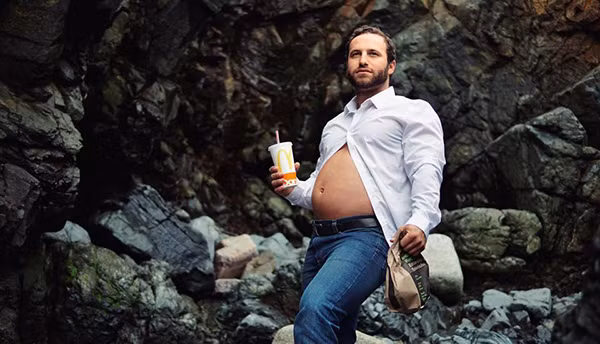 Chia sẻ với Unilad, anh Nick cho biết anh đã in bộ ảnh ra thành album và đặt ở bữa tiệc chia sẻ tin vui với người thân cùng bạn bè của anh và bạn gái: 'Mọi thứ đều như những gì chúng tôi dự kiến. Khi mọi người lật ảnh xem thì ngay lập tức cười bò ra.'