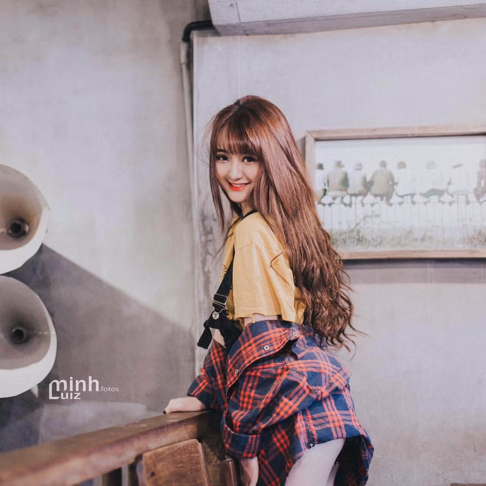 Rất nhanh chóng sau khi 4 bức ảnh cô ngồi uống nước được lan toả, Facebook cá nhân của Bảo Quỳnh đã tăng gấp đôi lượng người theo dõi, từ chưa tới 10.000 Followers tới 19.000 Followers.