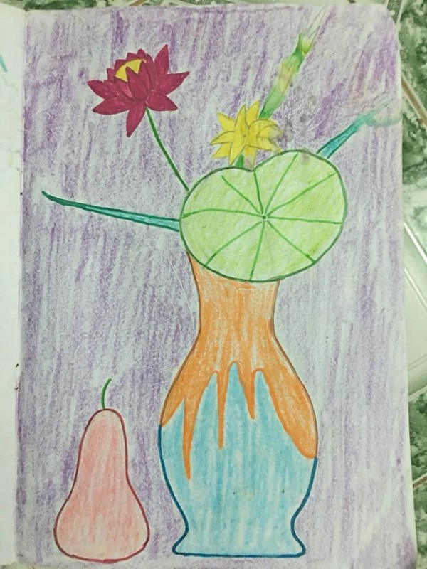 Thậm chí nhiều bạn trẻ cũng đã rần rần chia sẻ những bức tranh ngày còn đi học từ mẫu giáo cho đến cấp 1, cấp 2 của chính mình.